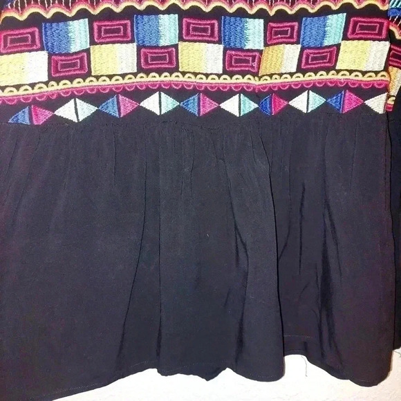 Savanna Jane Embroidered Boho Aztec Blouse Women’s Size Small - Picture 5 of 9